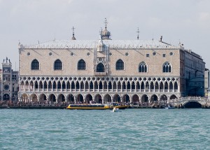 1024px-Photograph_of_of_the_Doges_Palace_in_Venice