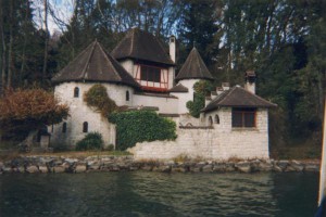 La "torre" che Jung si costruì a Bollingen, sul lago di Zurigo