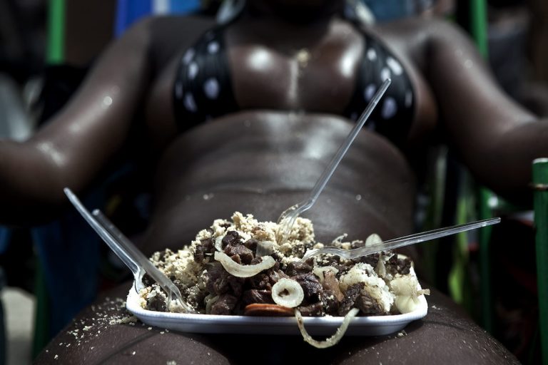 Spiagge, eterotopie, corpolatria