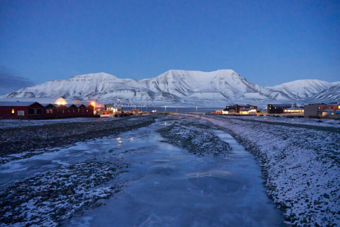 Longyearbyen_river