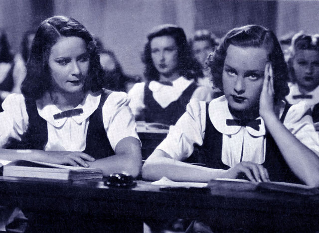 640px-Ore_9_lezione_di_chimica